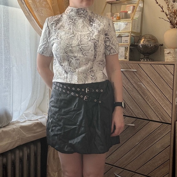 NWOT Black Faux-Leather Skirt/Shorts - Picture 2 of 7